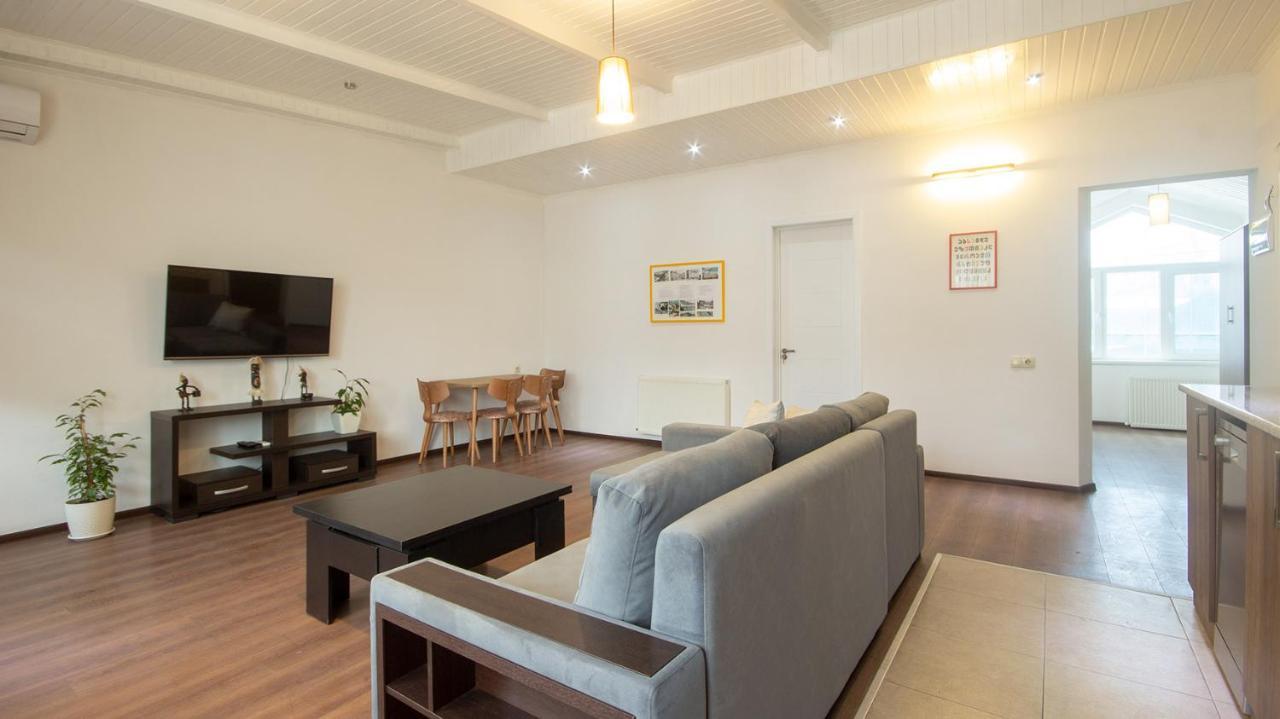 Big Terrace Apartment On Liberty Square Tbilisi Exterior photo